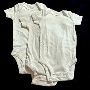 NEW!! 3 piece onesie set, never worn